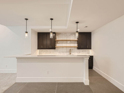 41-Lower-Level-Wetbar